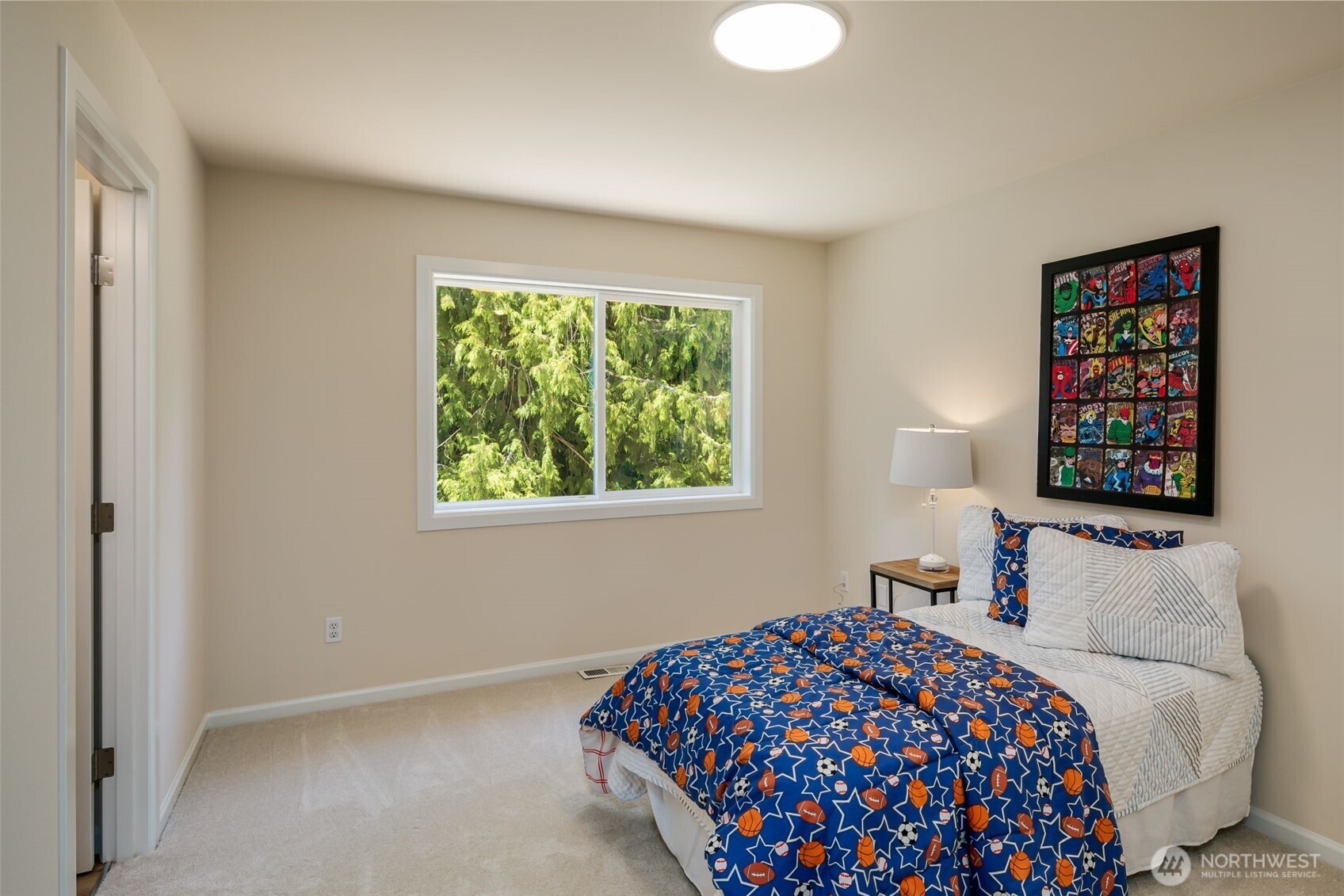 Guestroom 2 with ensuite bathroom.