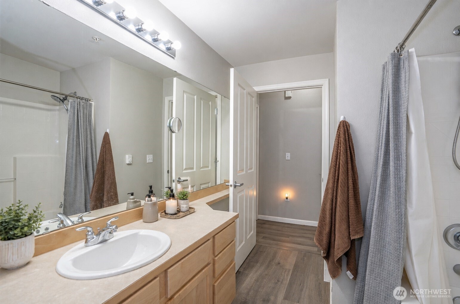 Full guest bathroom offering comfort and convenience for visitors.