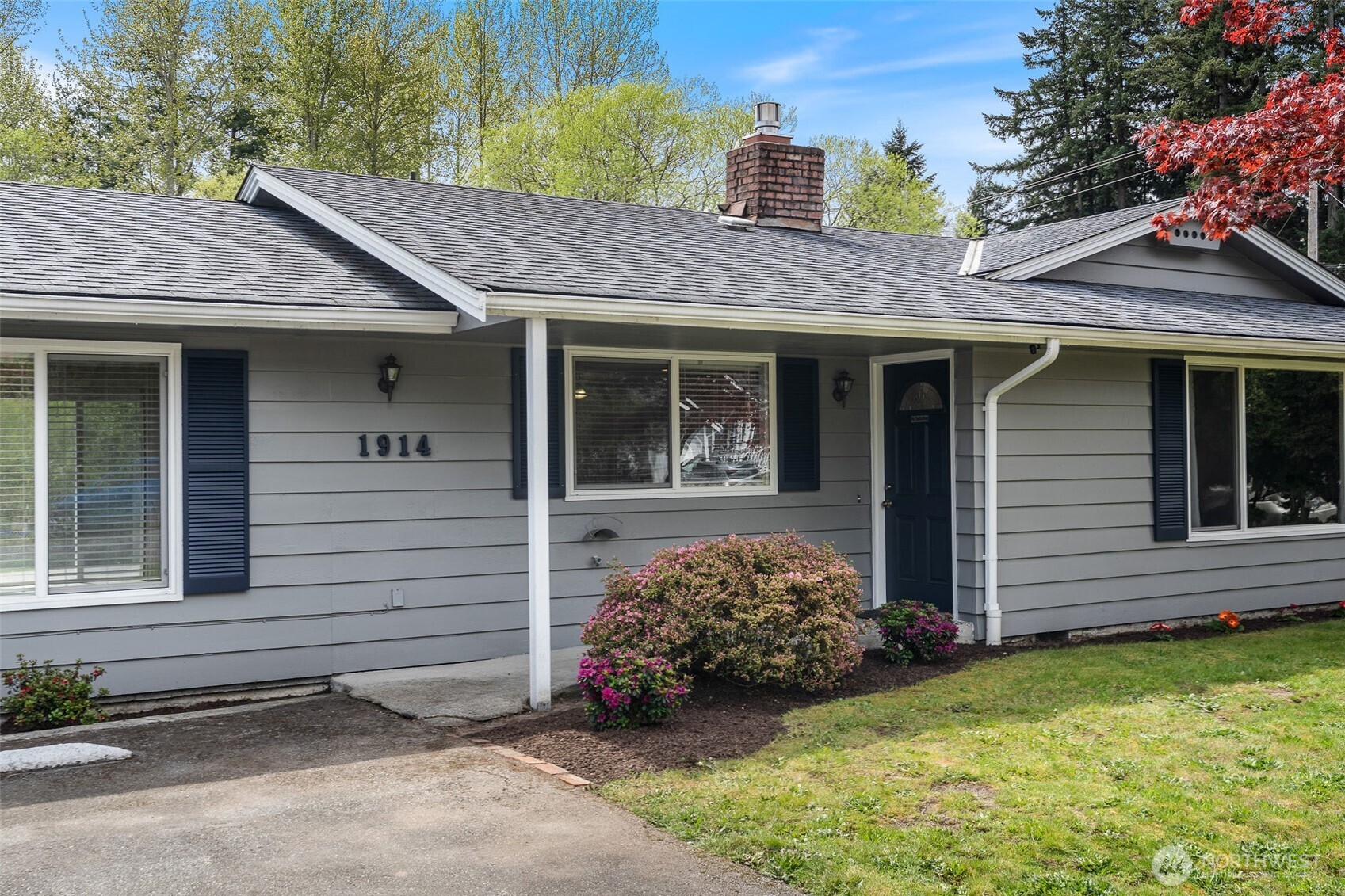 Large, beautifully remodeled kitchen!