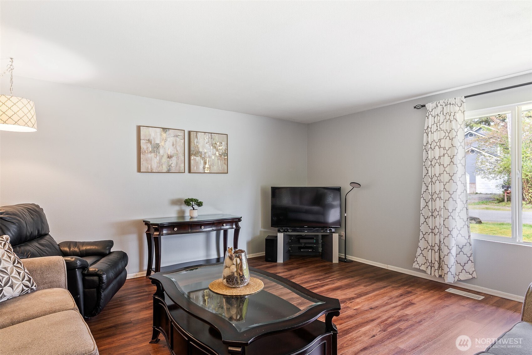 Light and bright livingroom has a large picture window