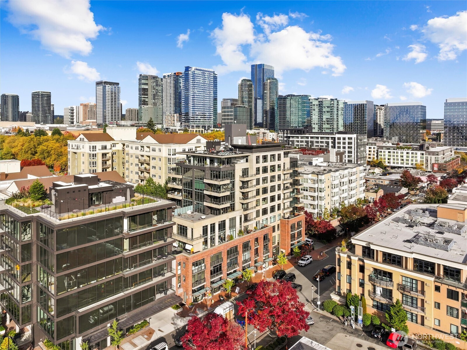 Effortless lifestyle awaits just steps from waterfront strolls, charming bistros, lush parks, and world class shopping all set within a vibrant urban atmosphere. Concierge on site.