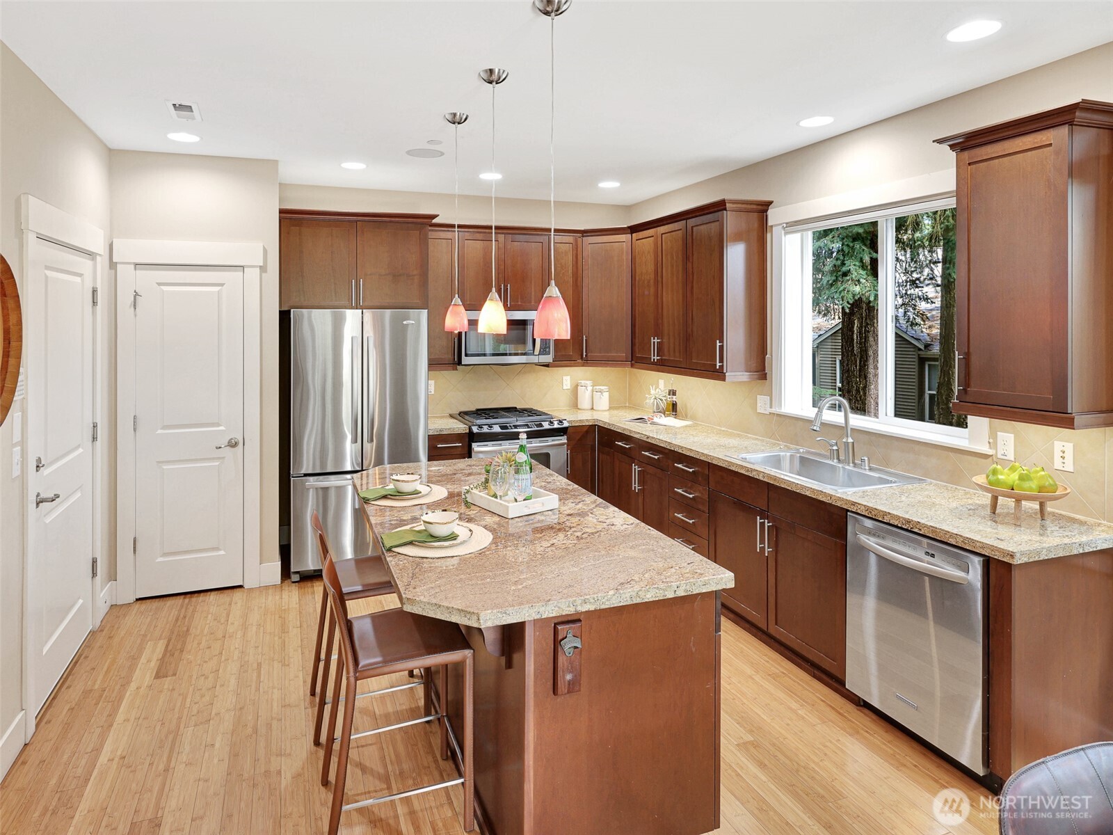 Spacious kitchen for all your cooking and entertaining needs