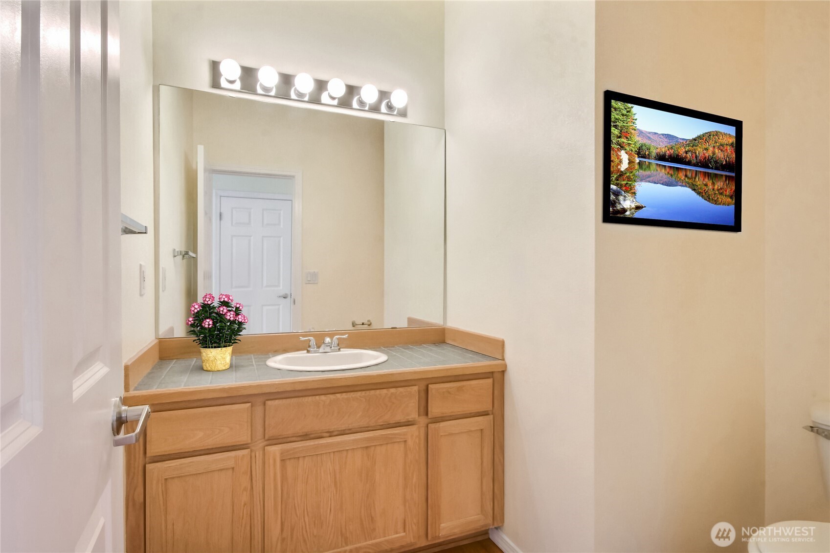 Powder bath - virtually staged