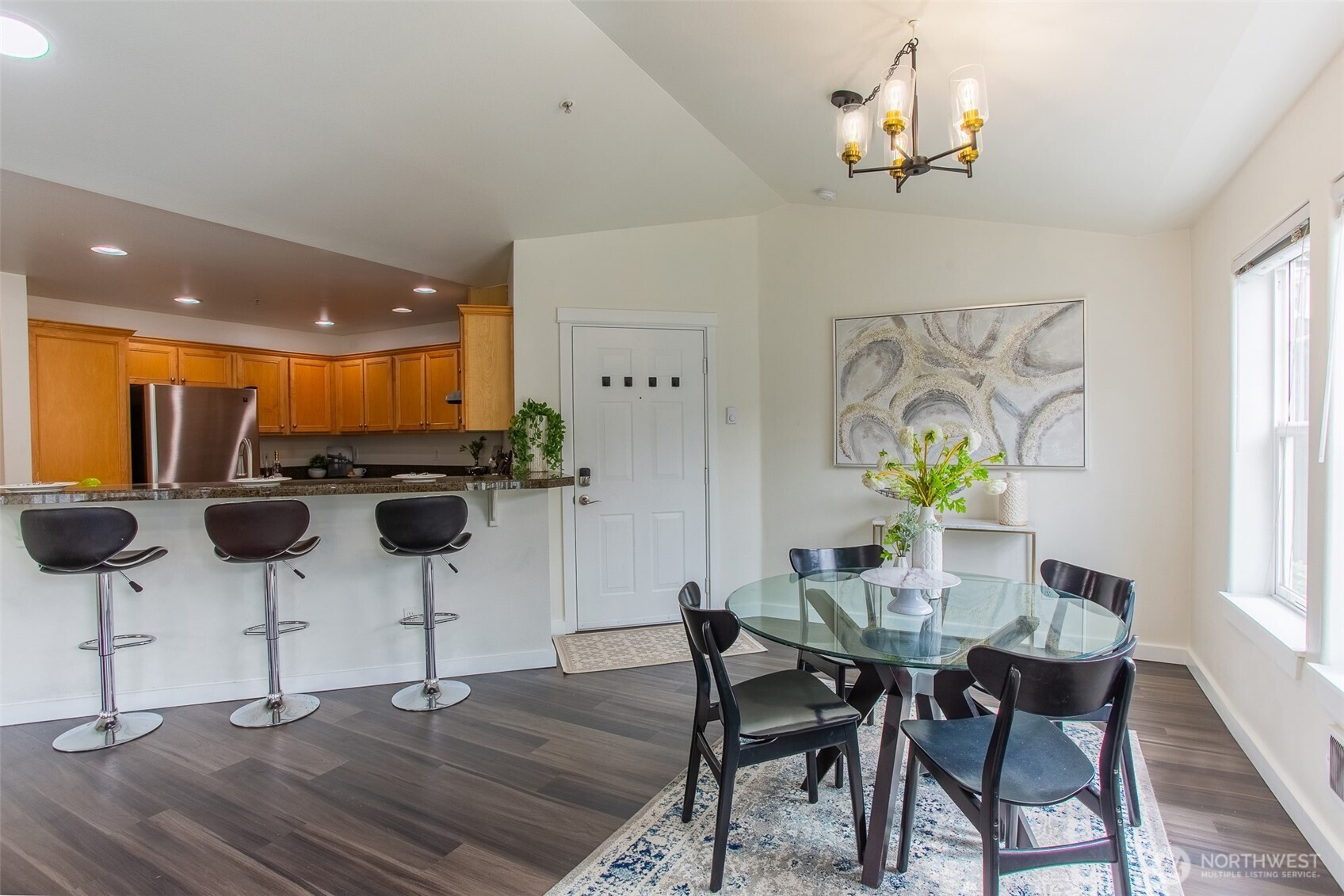 Cozy Dining area in addition to the Breakfast Bar.