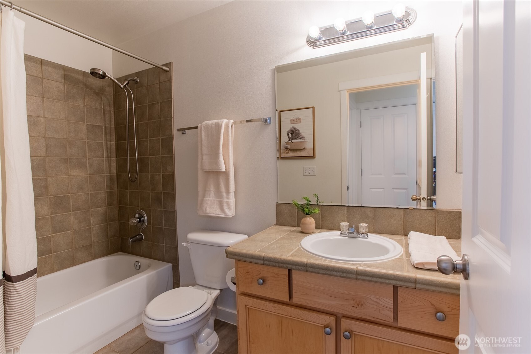 Full Bath in Hallway.