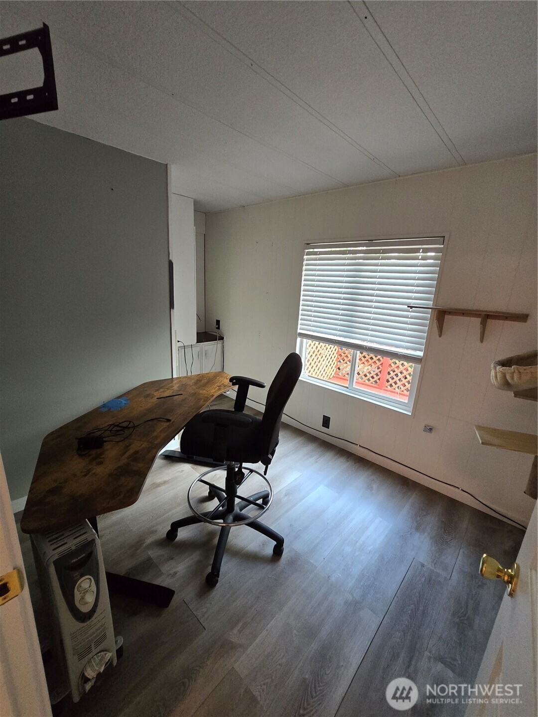 3rd bedroom used as an office
