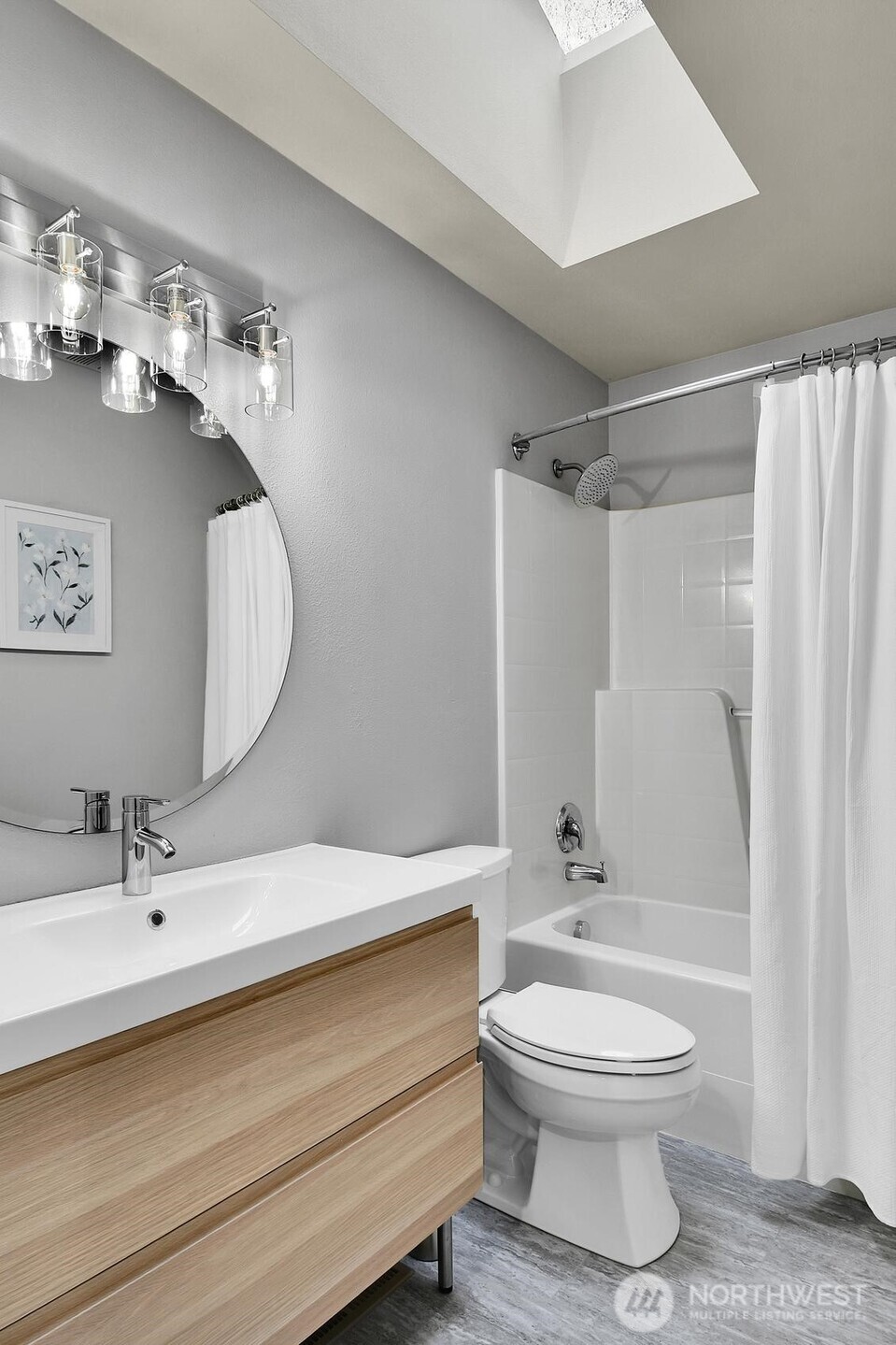 Upstairs Full Bath