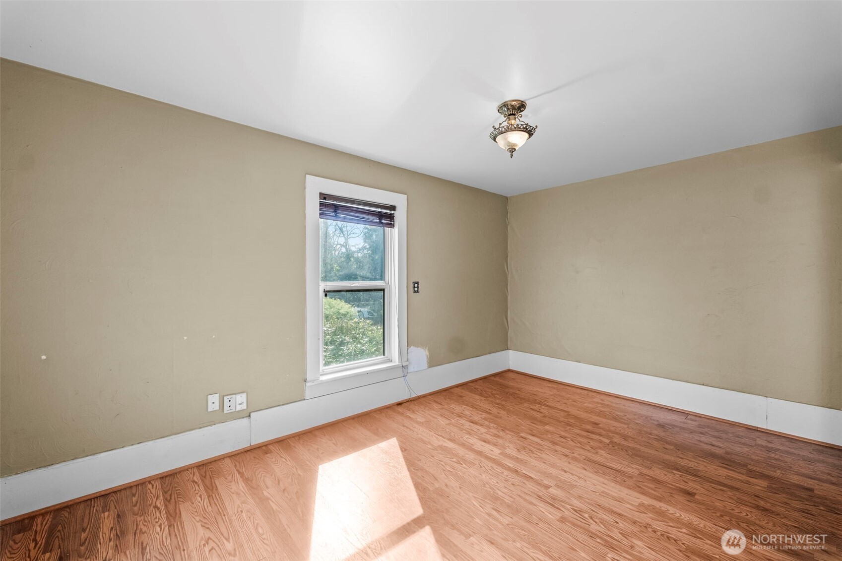 2nd bedroom.