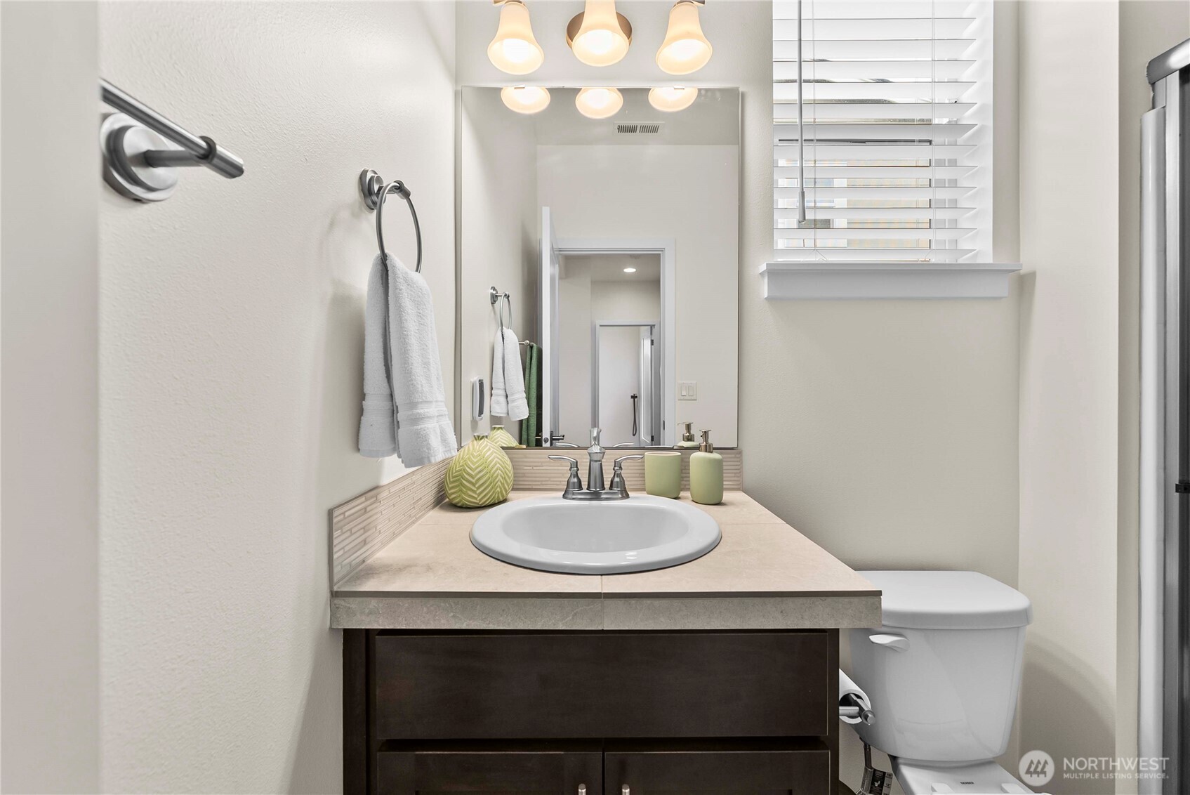 Main floor bath with shower