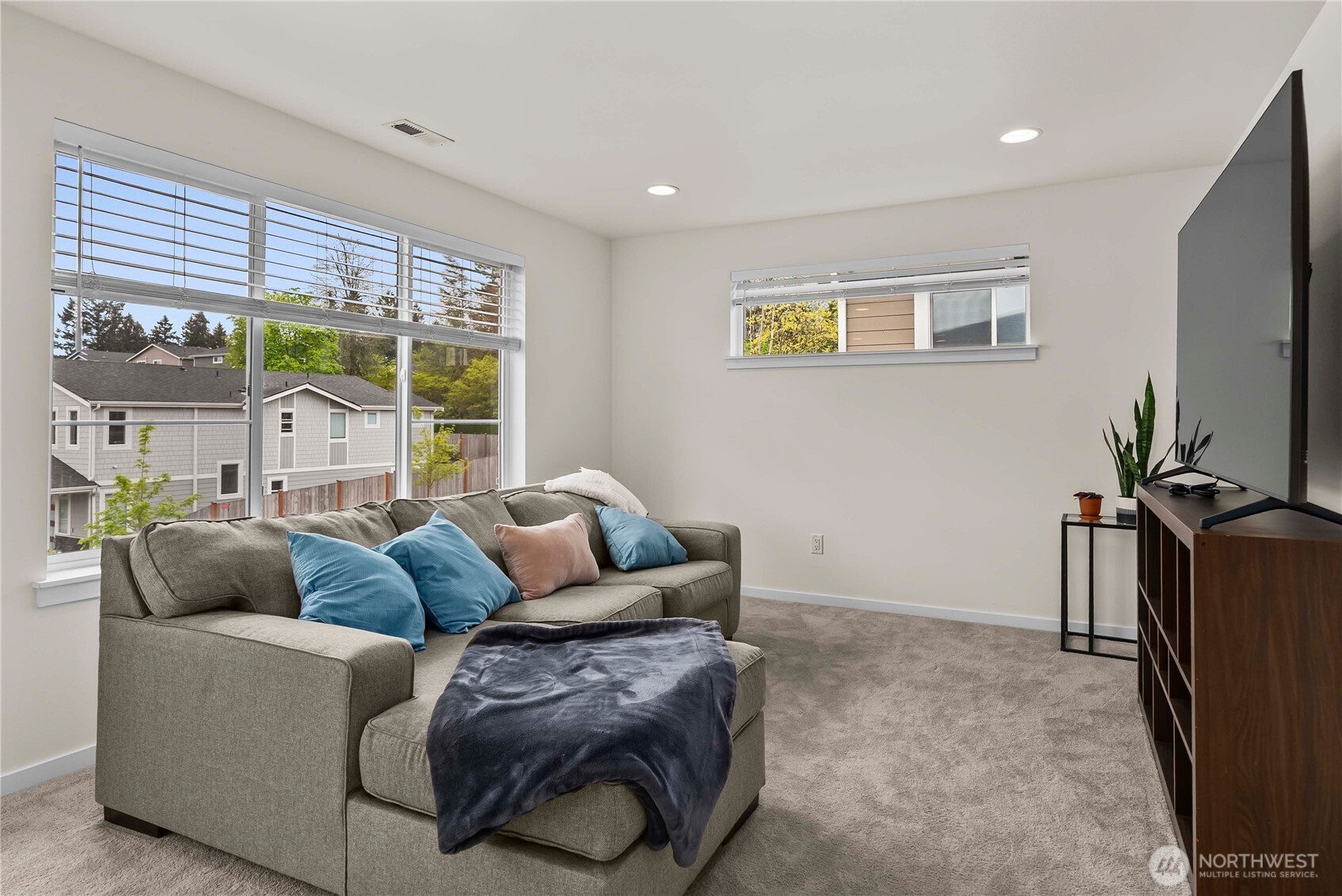 Upper level bonus room