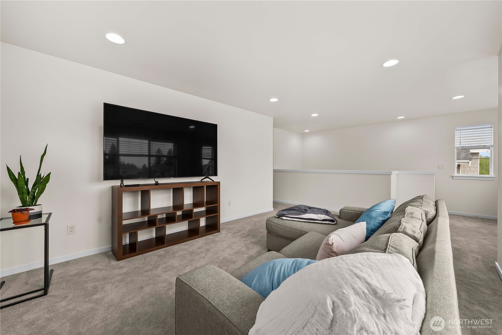 Upper level bonus room