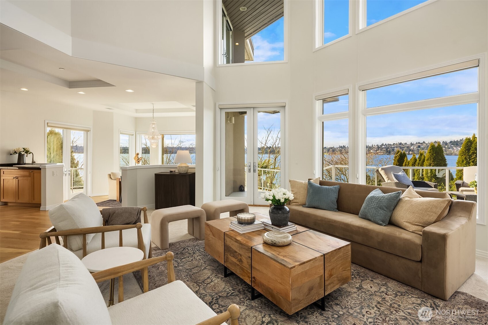 Natural Illumination: Wall-to-wall windows designed to maximize natural light in every season.