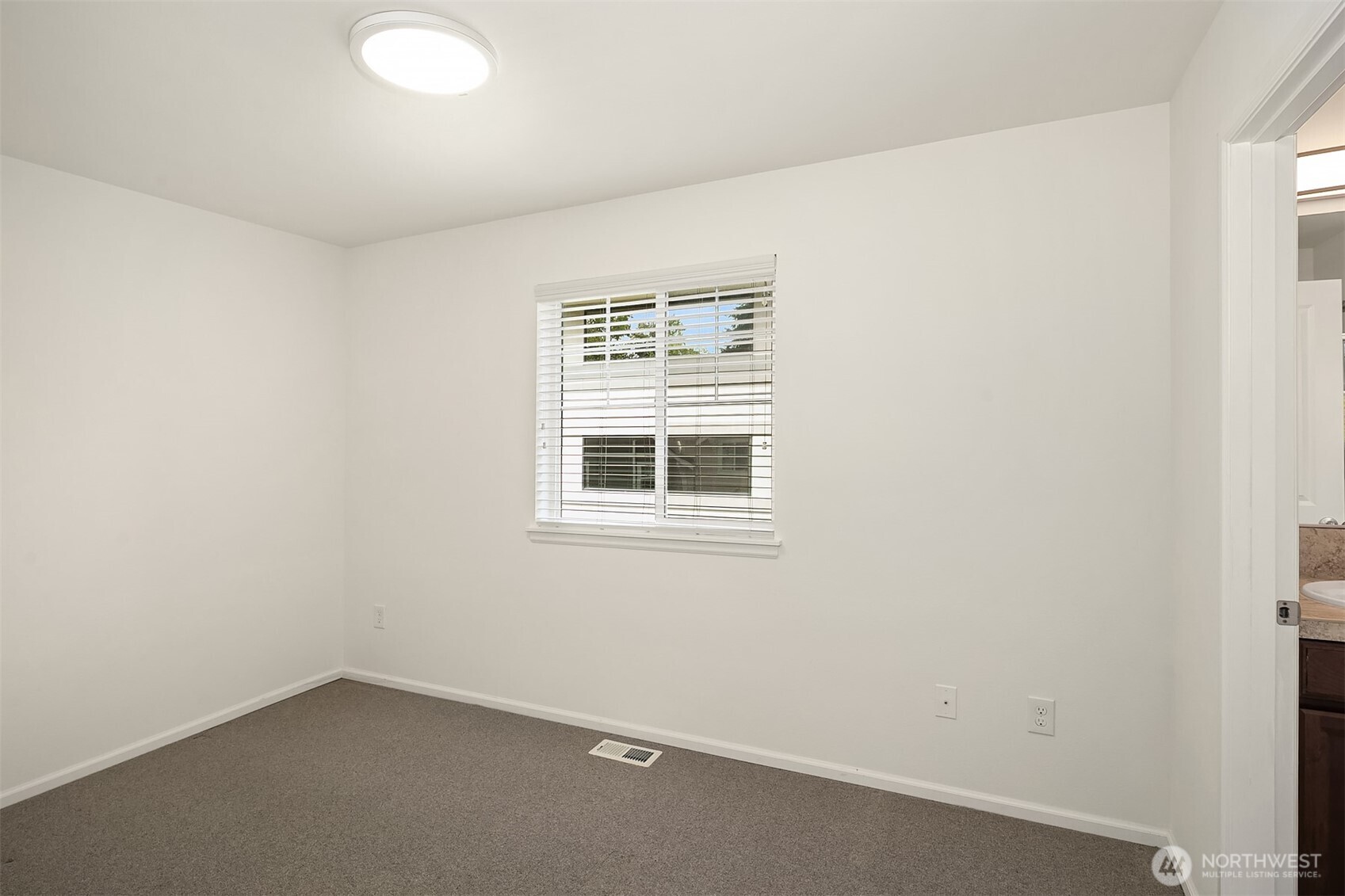 Spacious second bedroom eu-suite