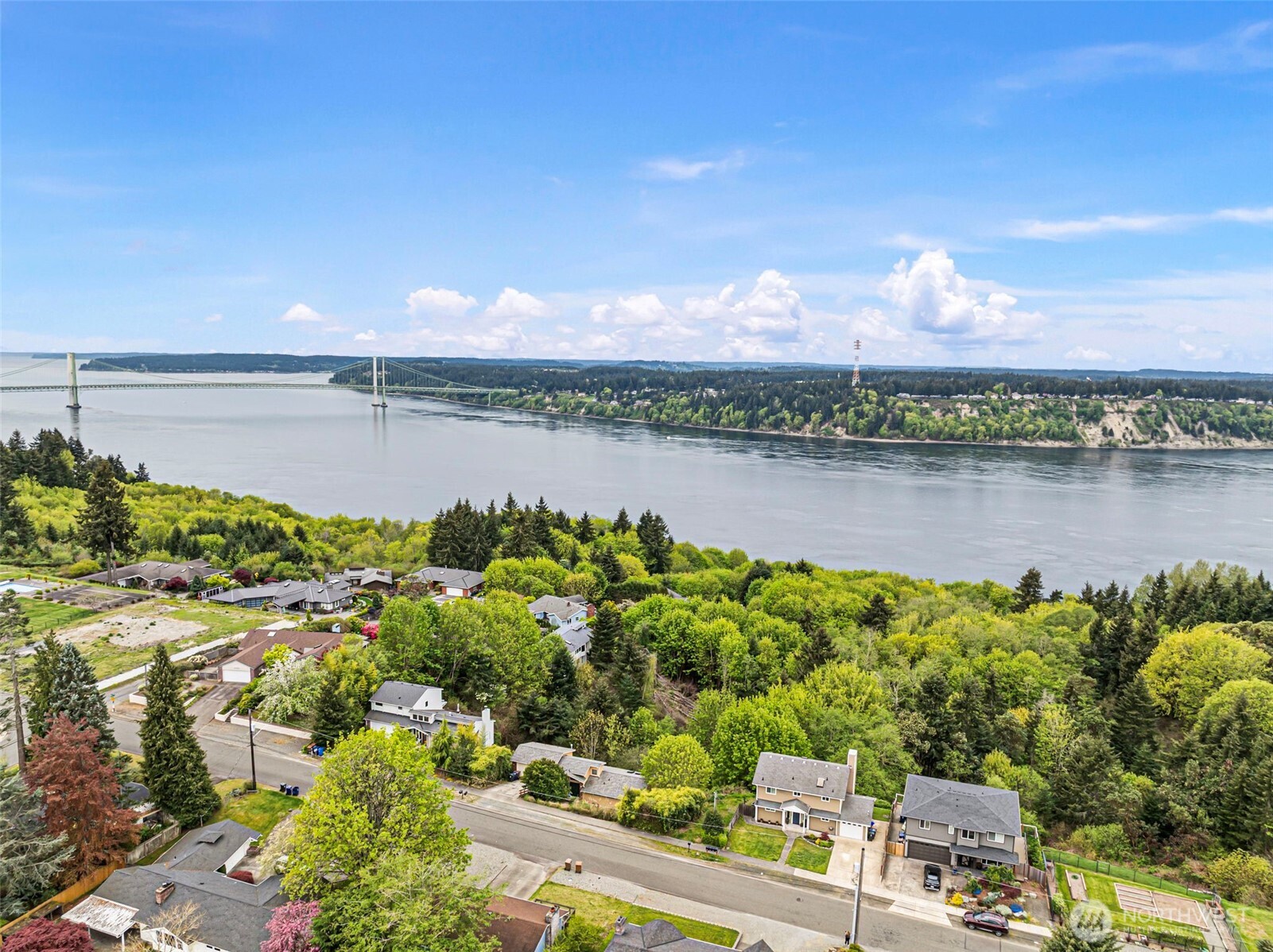 Aerial showing views and neighborhood