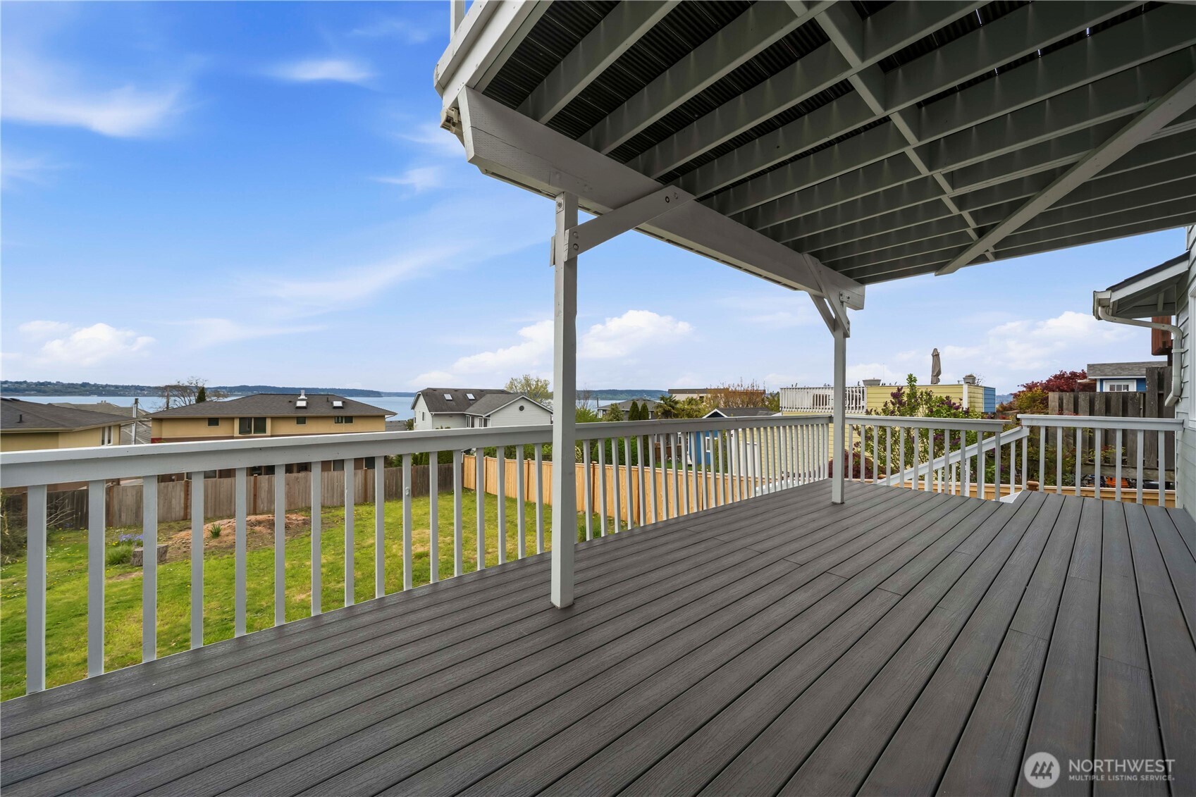 Lower deck also has amazing views and plenty of room for your outdoor furniture , great gathering and entertainment space