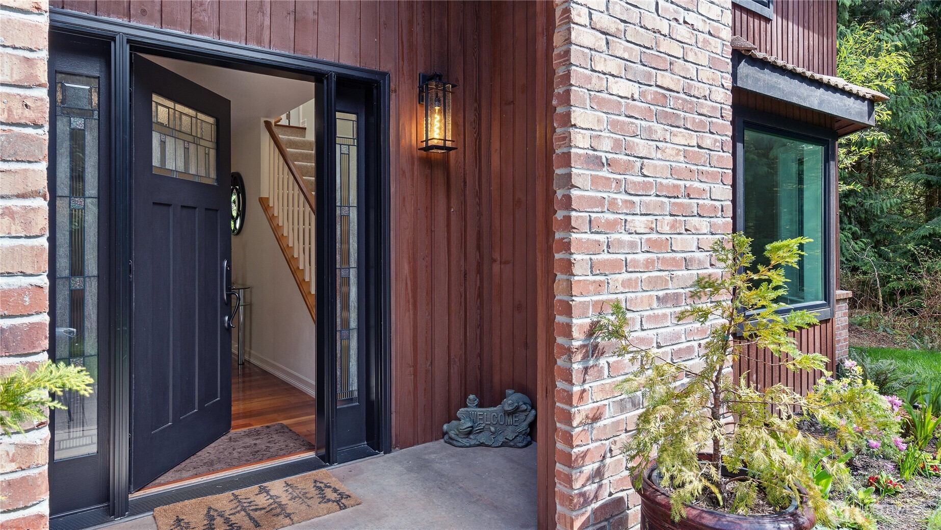 On just over an acre, surrounded by forest and beautiful homes, this setting offers the calm, privacy, and breathing room that can be so hard to find. It’s the kind of backdrop that makes it easier to exhale the moment you arrive.