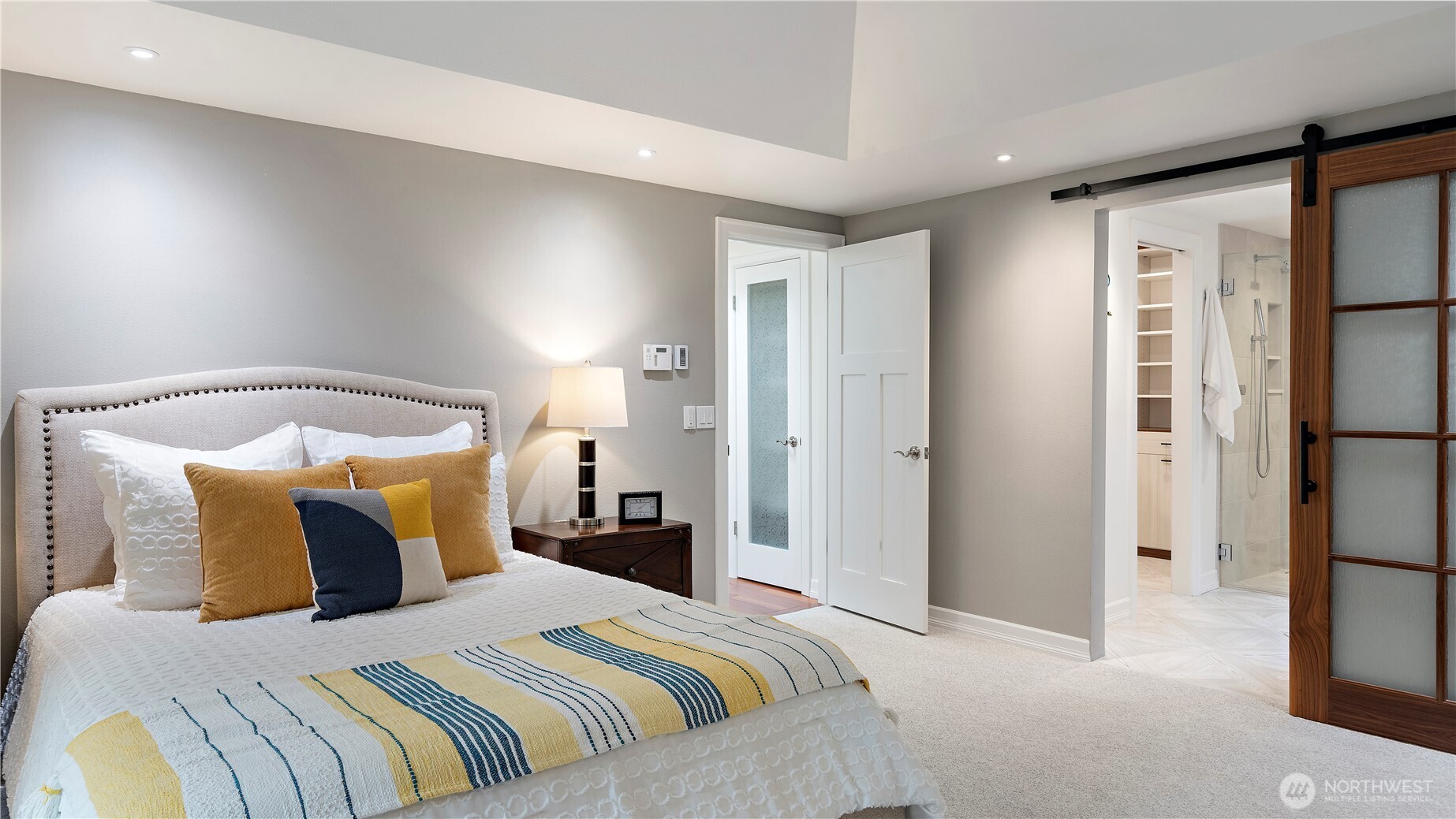 Morning routines get a serious upgrade here, with heated floors underfoot, a no-step shower, and a one-button programmable thermostat that lets you dial in your preferred shower temperature with ease. It’s a wonderfully smart, gracious blend of comfort and convenience.