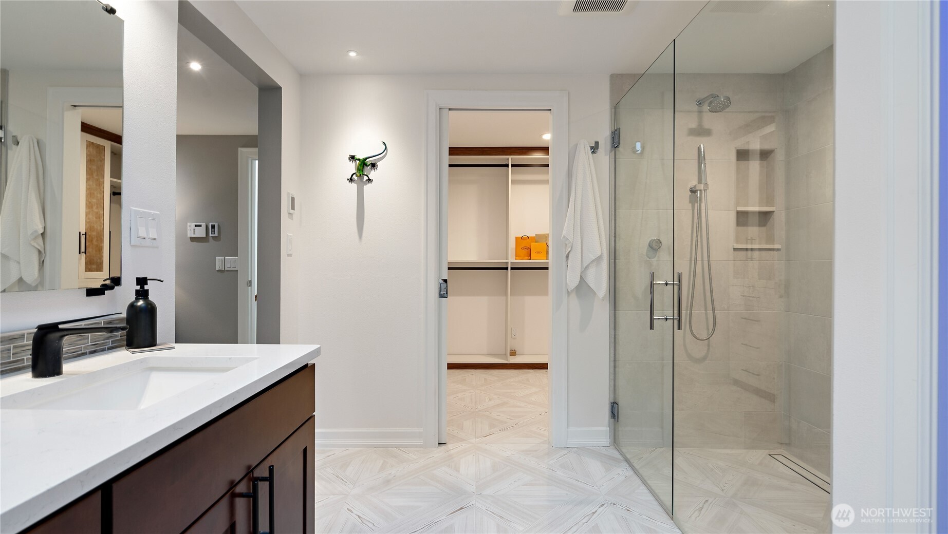 The dual-sink vanity offers generous storage, and the skylight overhead brings in such a soft, natural glow. It’s a detail that gives this space both everyday ease and a beautifully streamlined look.