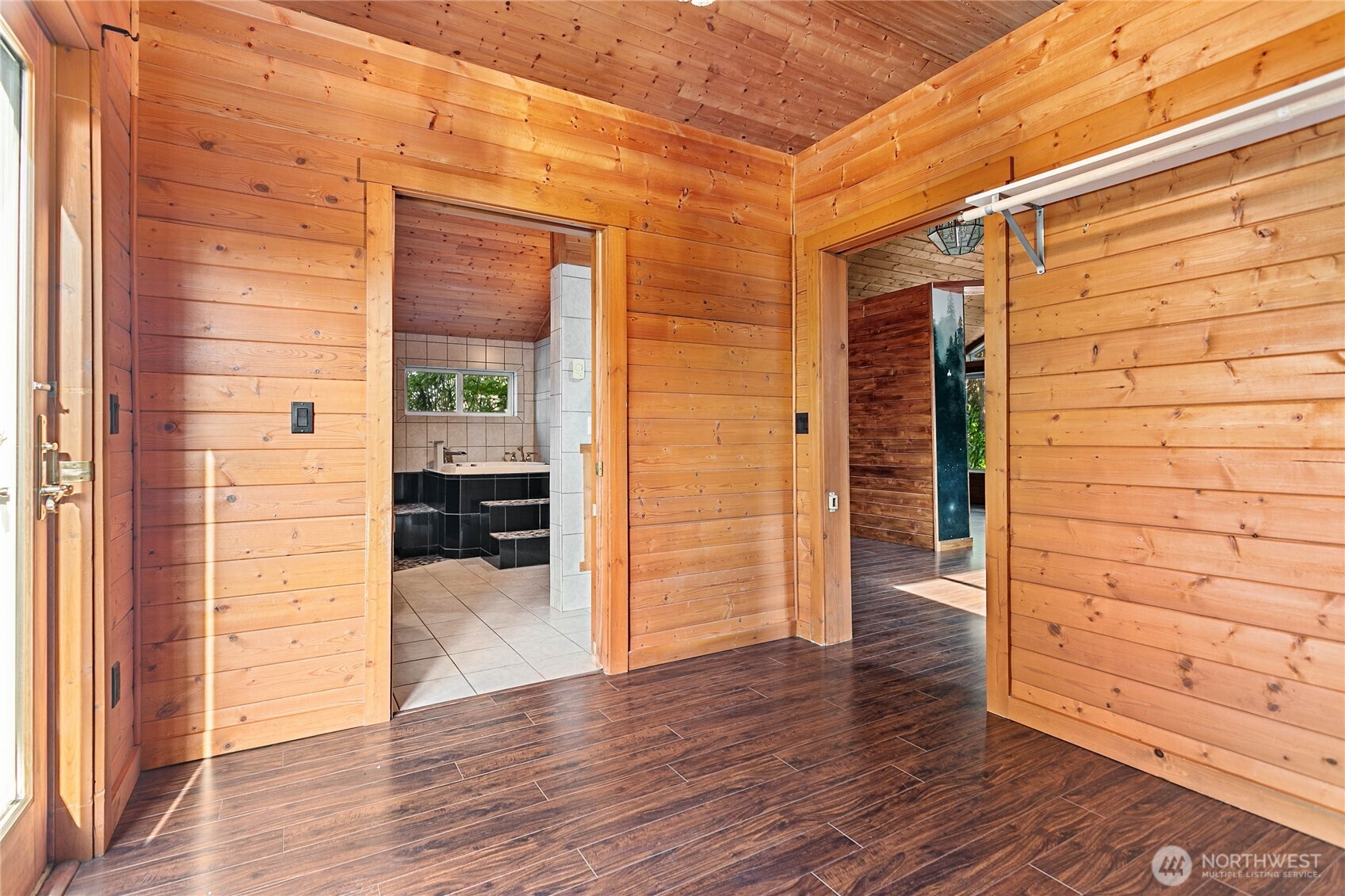Upper level primary suite