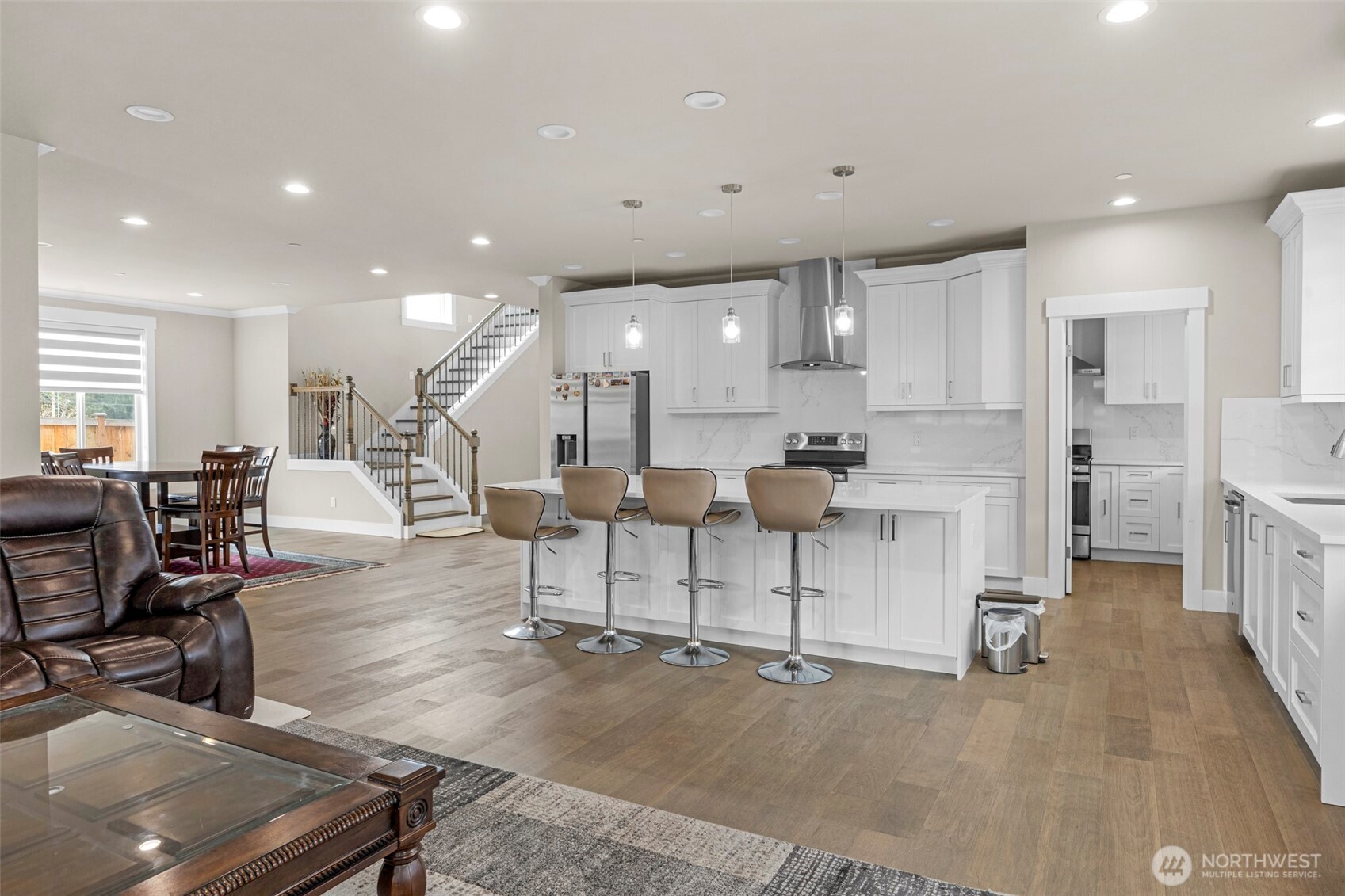 OPEN KITCHEN