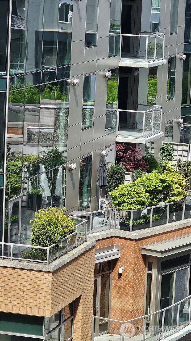 Oversized private terrace with lush landscaping—ideal for outdoor dining, entertaining, and relaxation