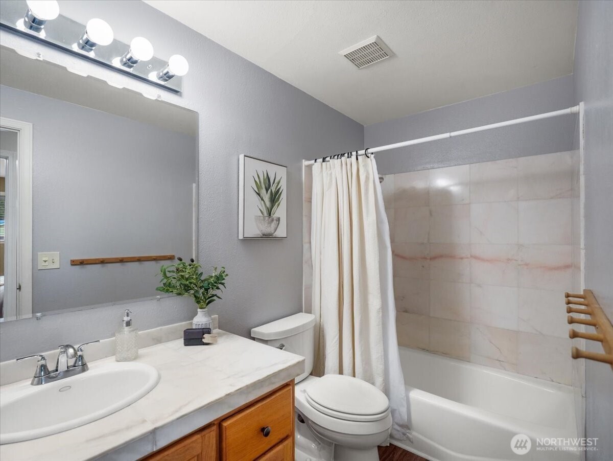 Full bathroom off the bedrooms.