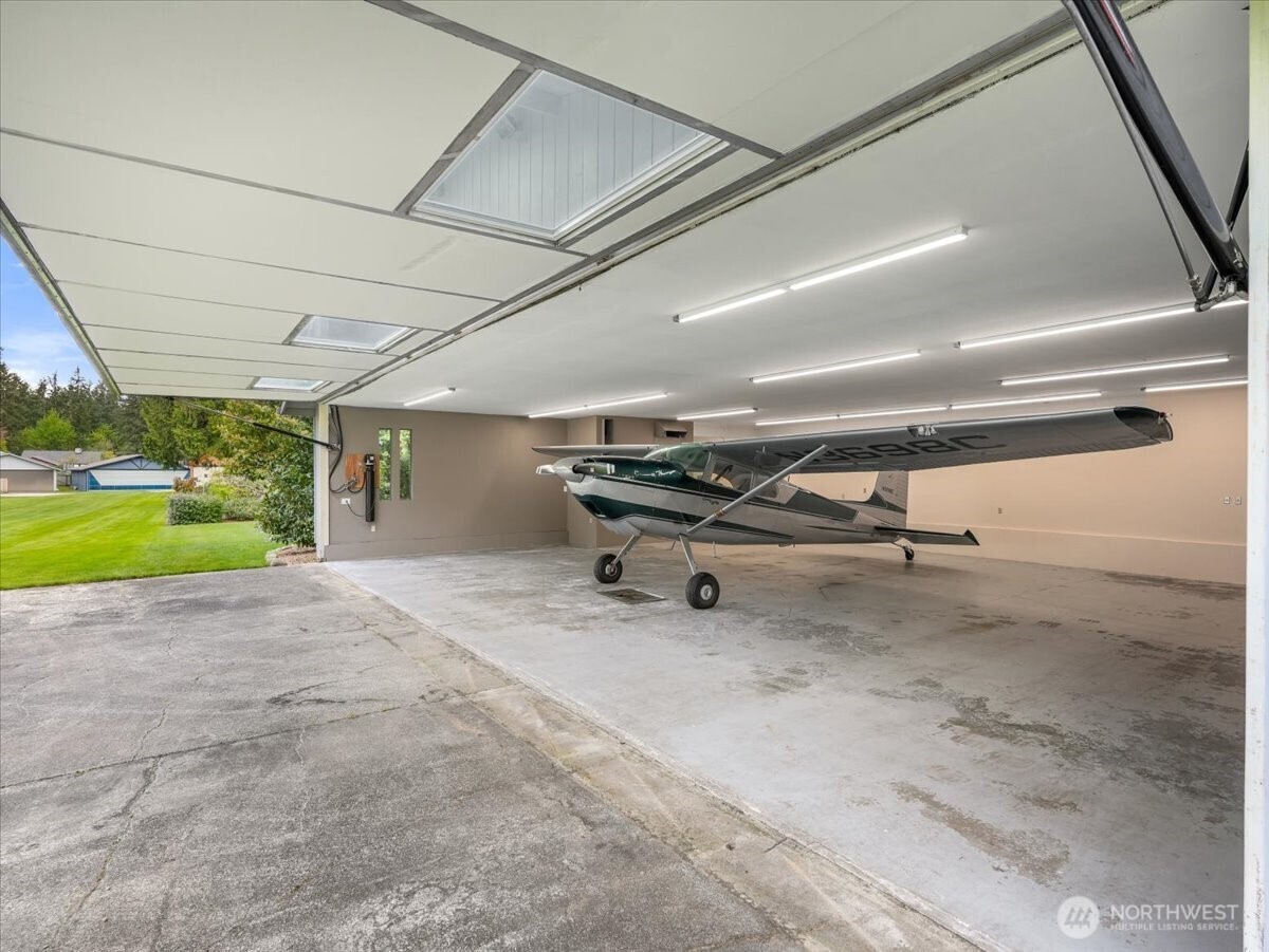 The hangar could also fit collector cars and has its own separate driveway.