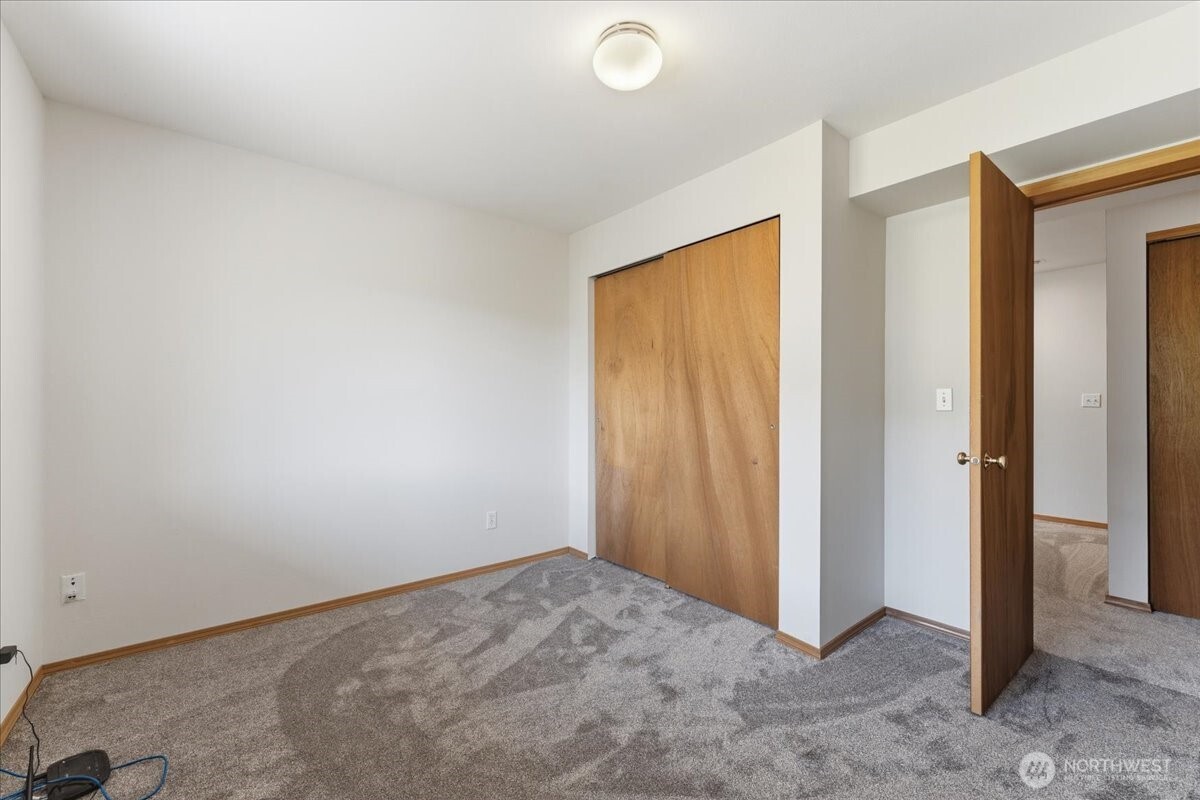 Daylight basement guest bedroom #5