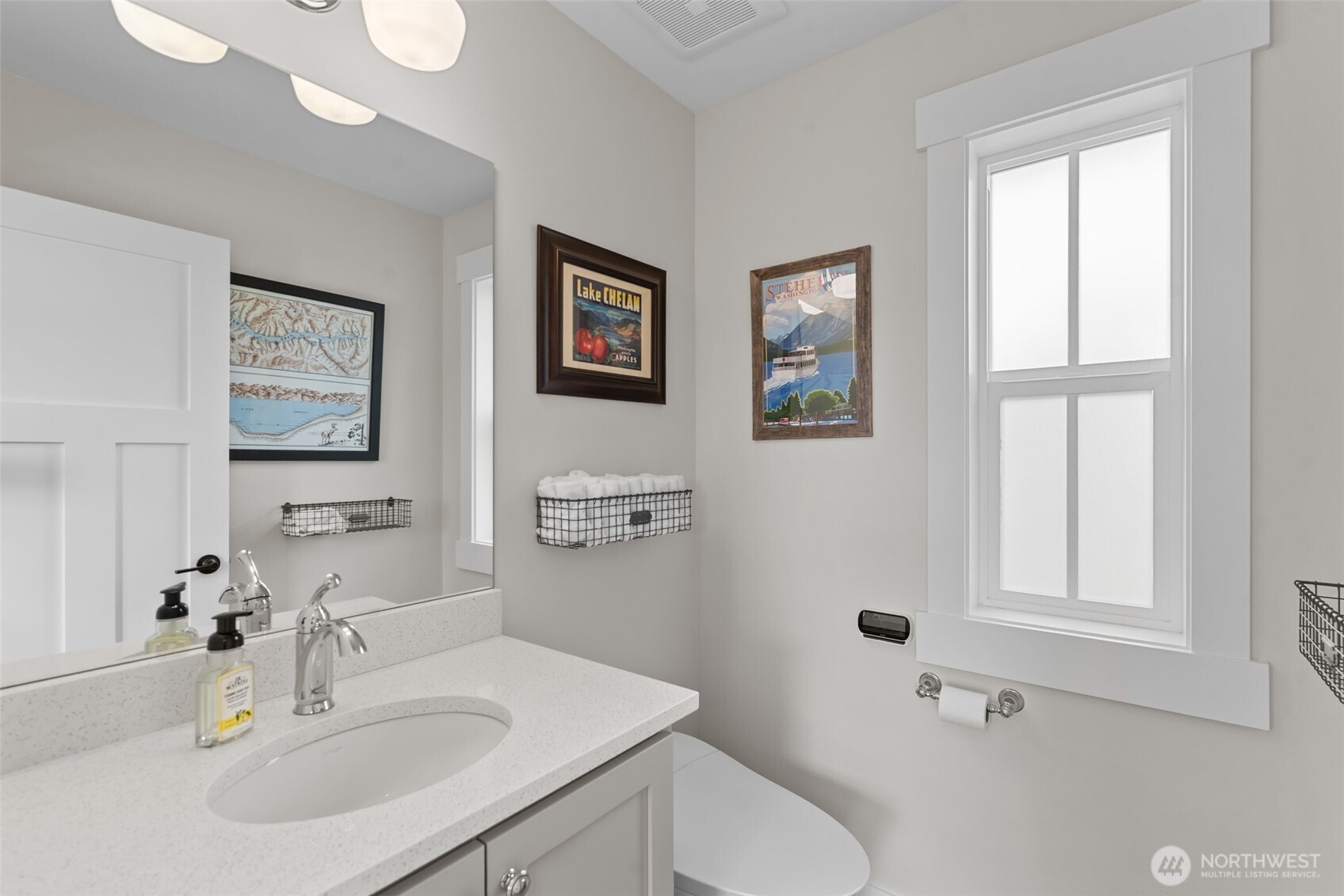 1/2 bath off the 2nd floor bonus room