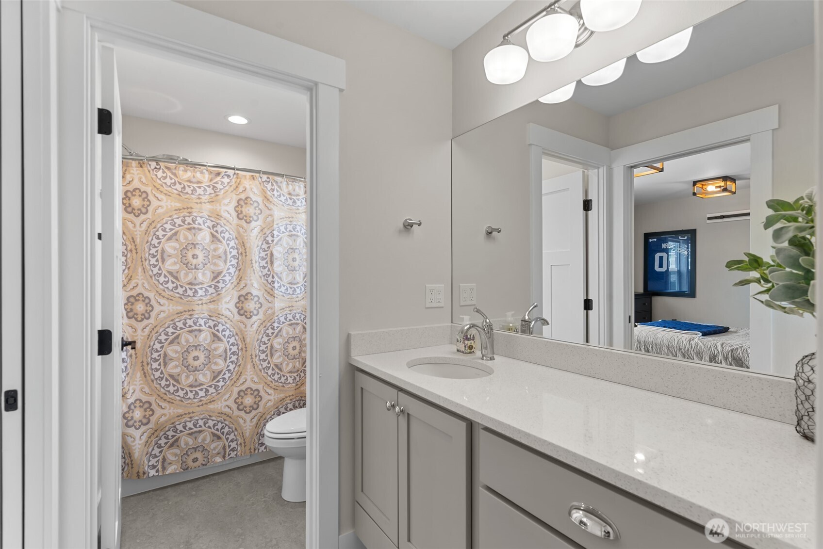 2nd floor full bathroom