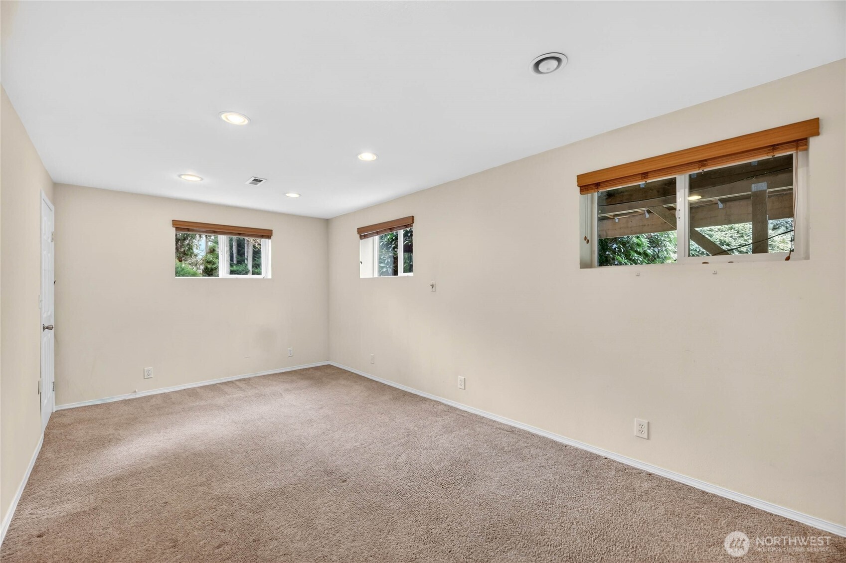 2ND BONUS ROOM  Carpeted / Recessed lights / Window with blinds