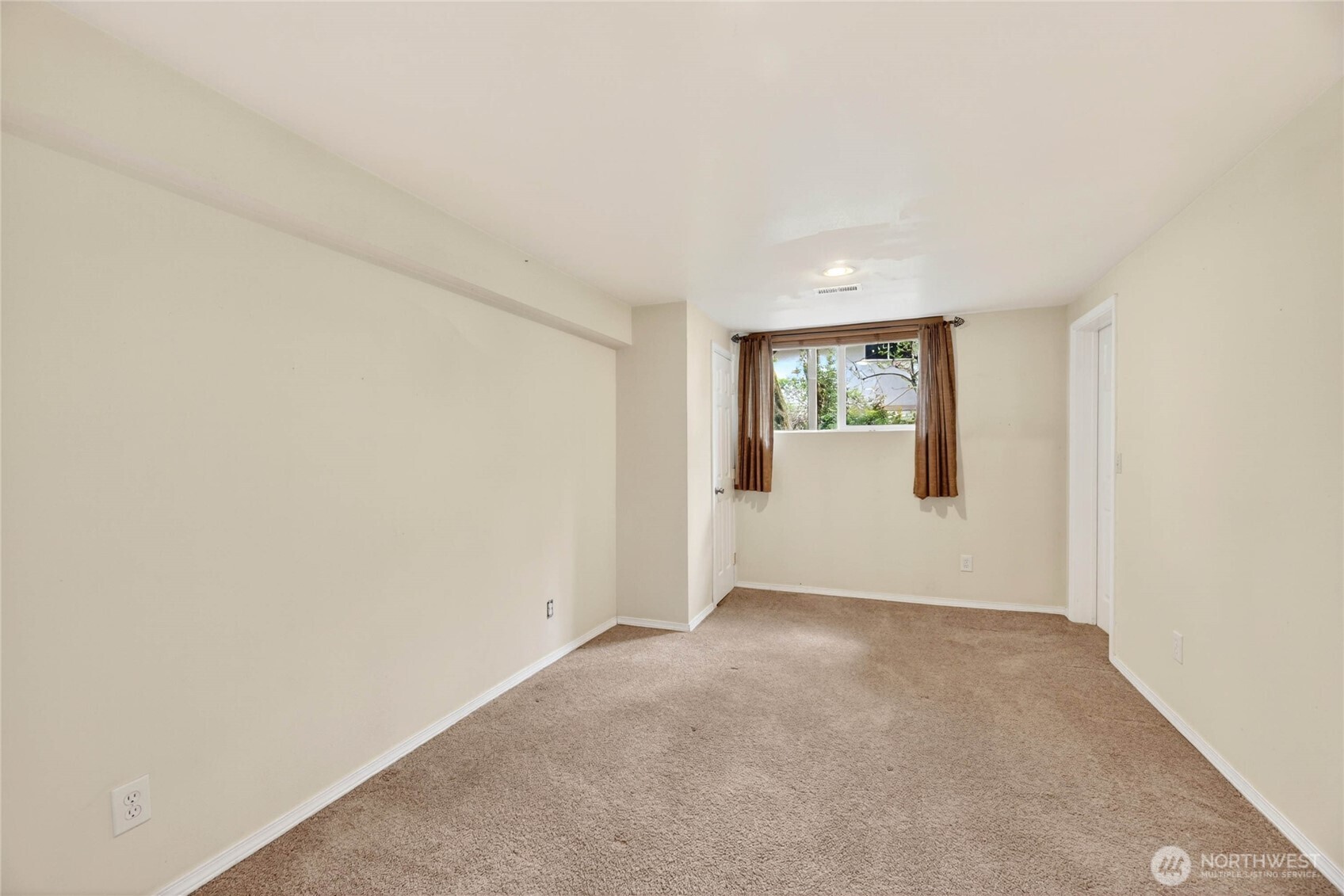 BEDROOM  Closet / Window to side yard  Access from bathroom or 2nd bonus room  Closet with whole house water filtration system