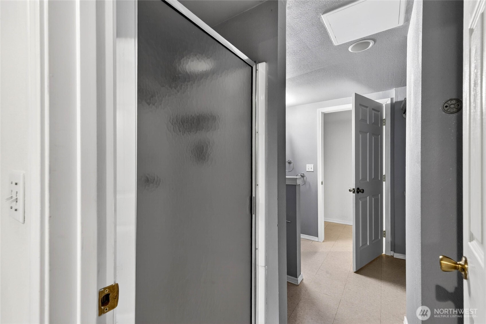 Access from bedroom and hallway