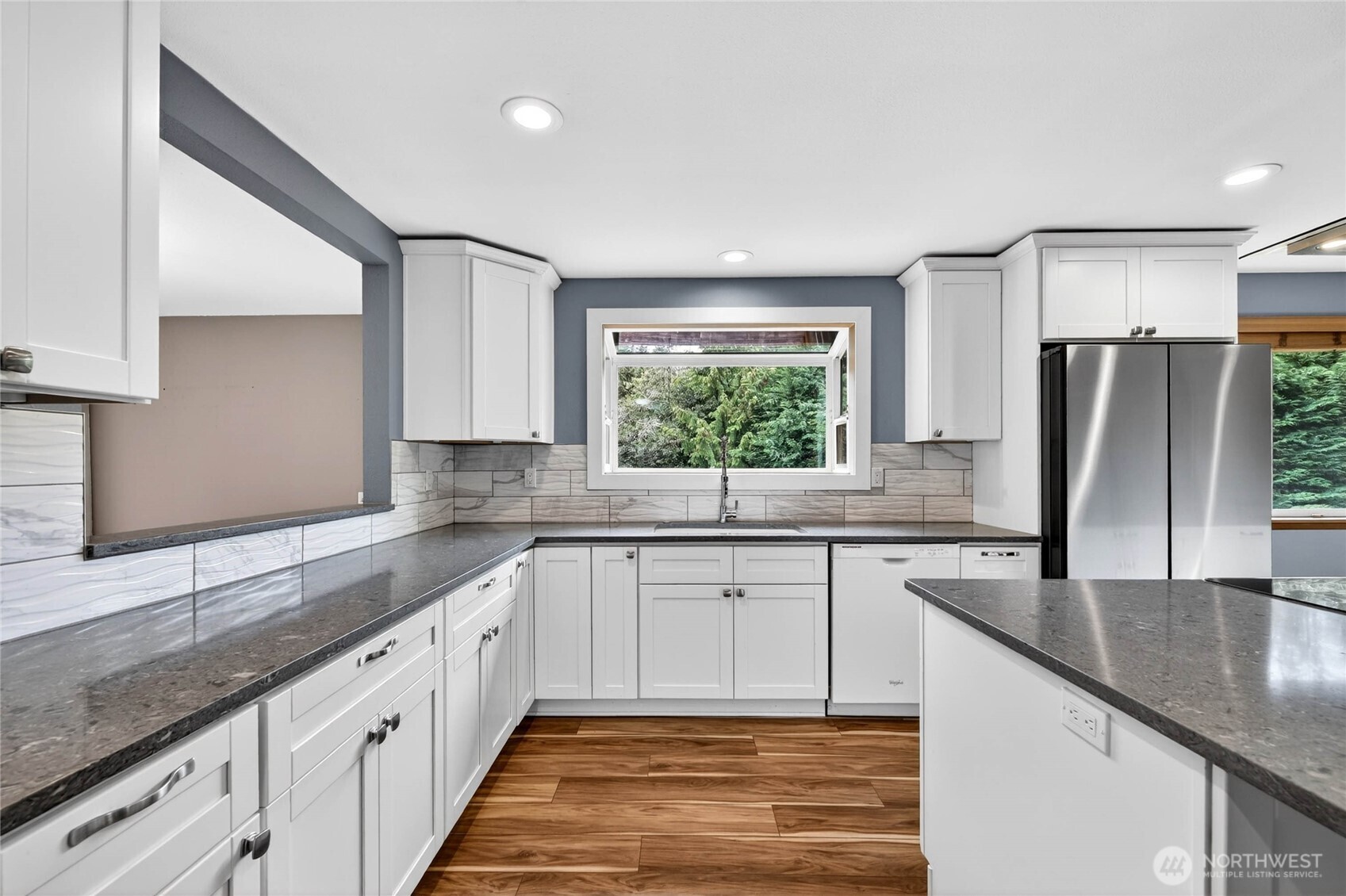 LOTS of workspace on quartz countertops / Tile wall backsplash accents
