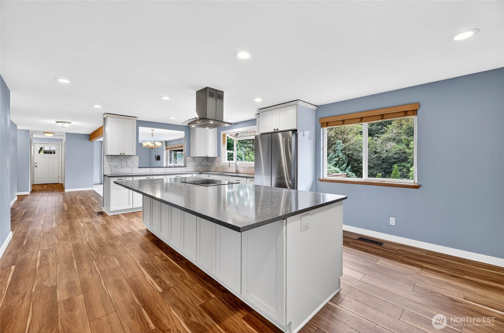HUGE 10 ½‘ x 4 ½‘  center quartz island with electrical outlet & room for 5 bar stools
