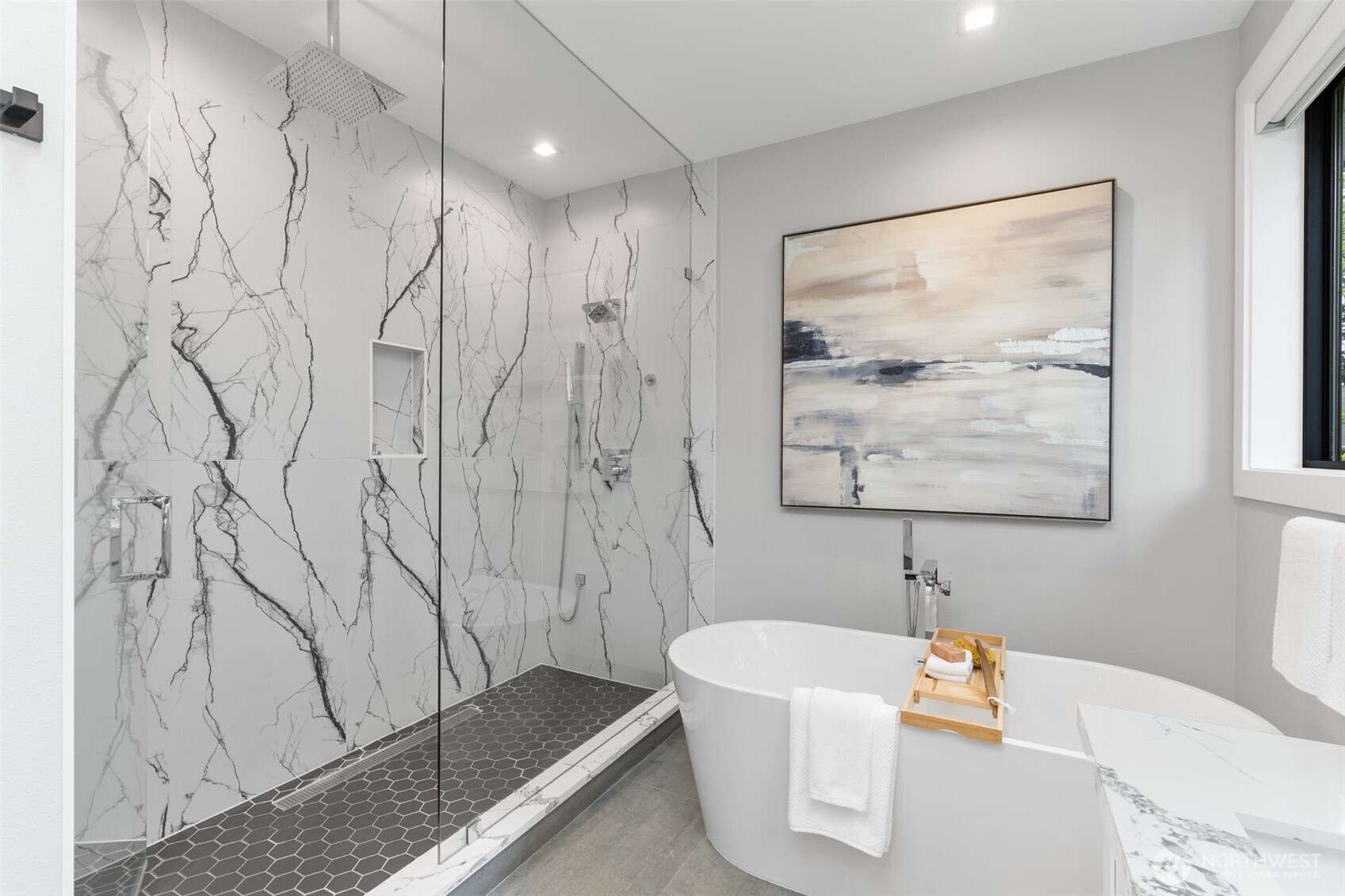Double Shower & Luxurious Soaking Tub