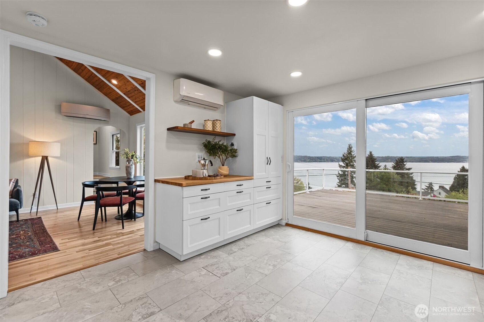 Altogether, this kitchen offers a perfect balance of contemporary design, practical layout, and efficient use of space.