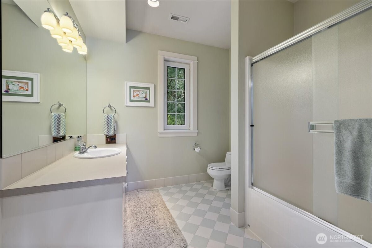 Jack and Jill bath connected to both 2nd & 3rd bedrooms