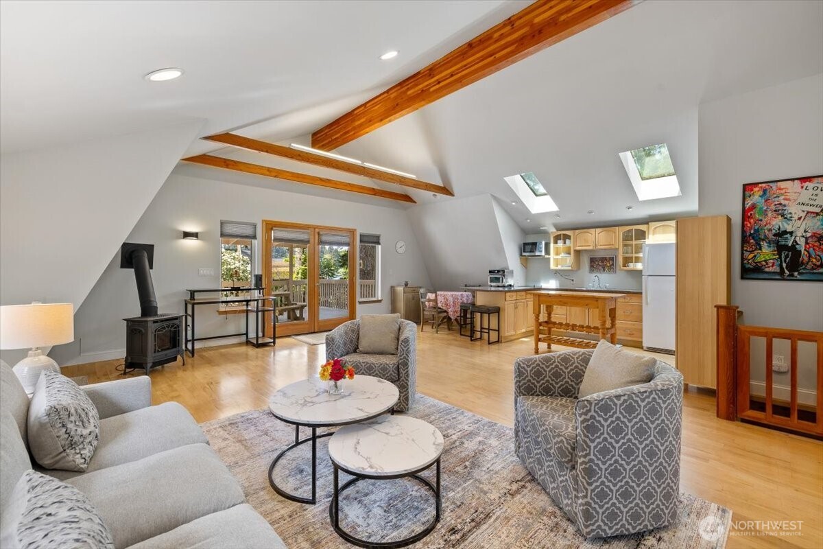 ADU 1 bed | 1 bath  above garage