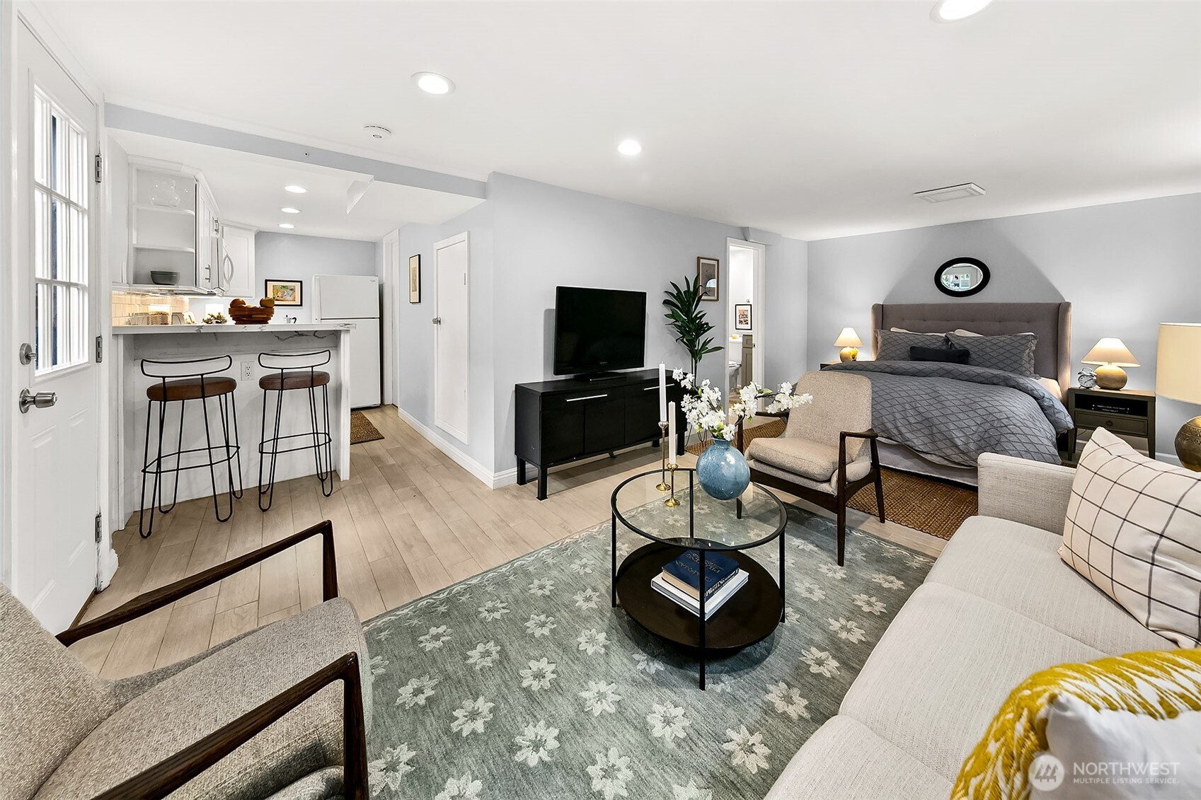 Amazing guest quarters or perphaps VRBO for potential income generation.