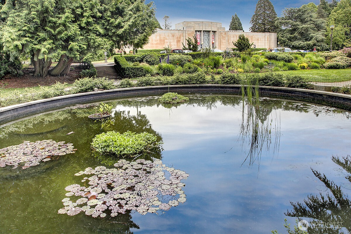 Volunteer Park, SAAM are only 4 blocks to the west, one of the city's most treasured parks.