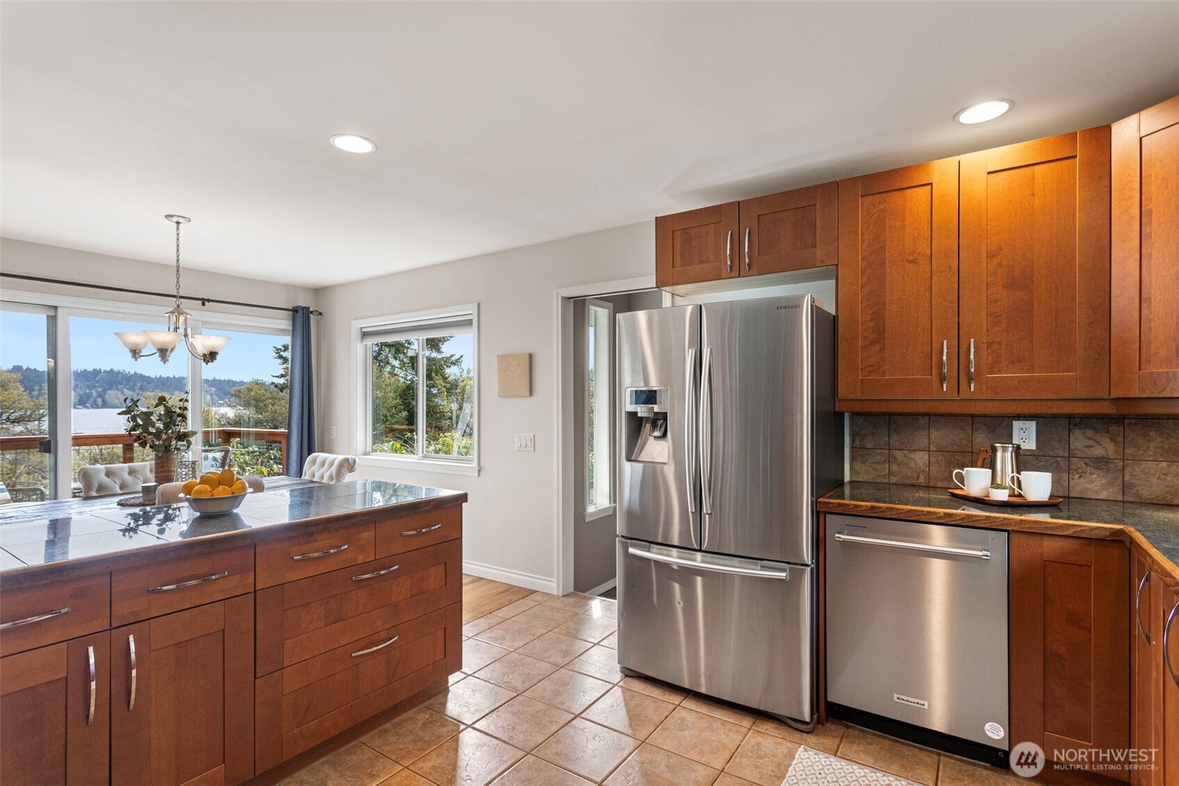 Stainless appliances include Kitchen Aid dishwasher, Samsung 5 gas-burner range, Samsung microwave, and Samsung side-by-side fridge with bottom freezer and water-ice dispenser.