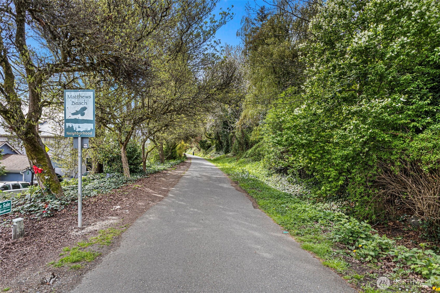 The adjacent Burke Gilman trail for your daily walk, or ride your bike to Matthews Beach , Magnuson, UW, Childrens, or north to Lake Forest Park.
