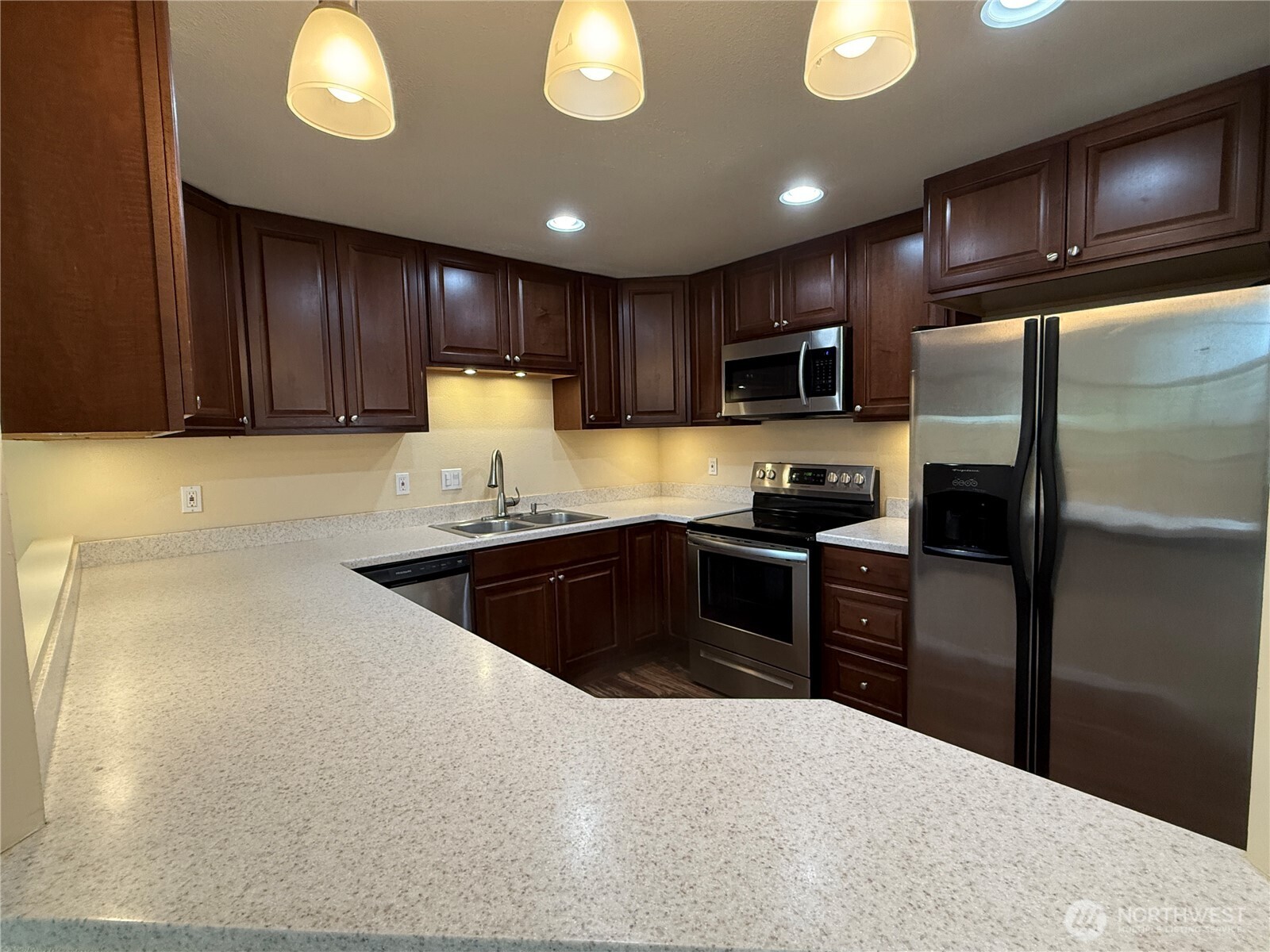 Kitchen_Beautiful solid surface counters