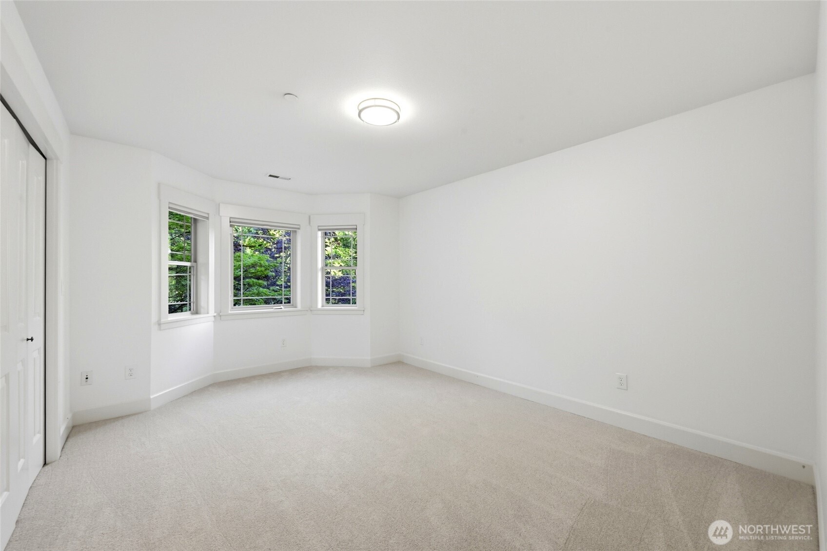 One of 7 bedrooms, en-suite full bath attached