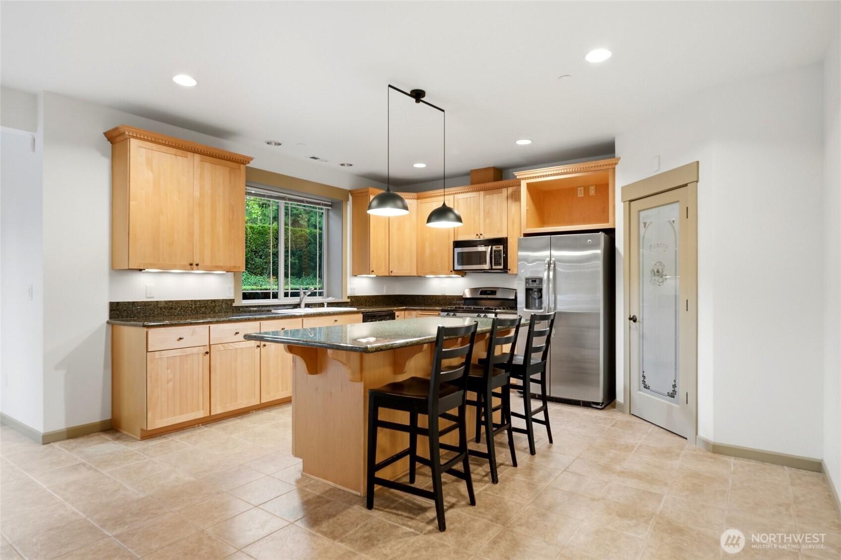 Lower level full kitchen including center island, pantry & all appliances. Also open to the family room!