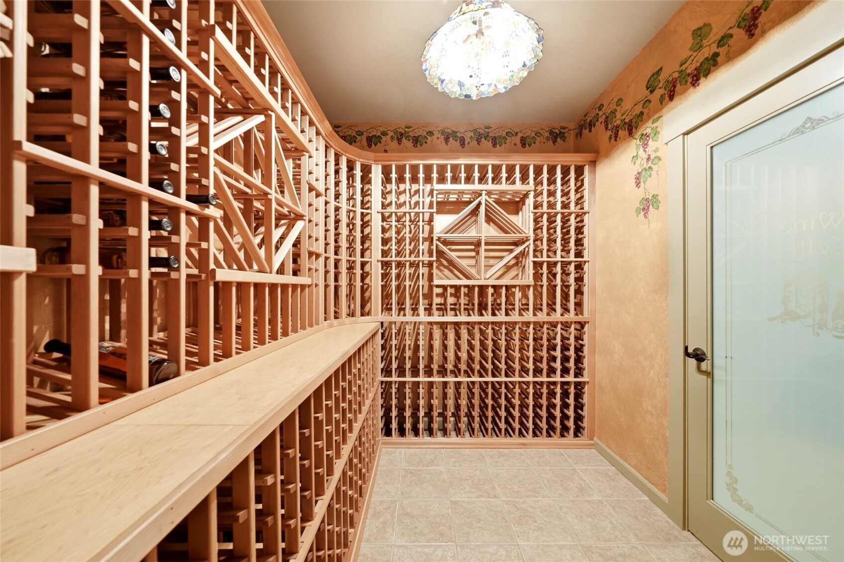 Your own wine tasting villa with 1100 bottle wine storage