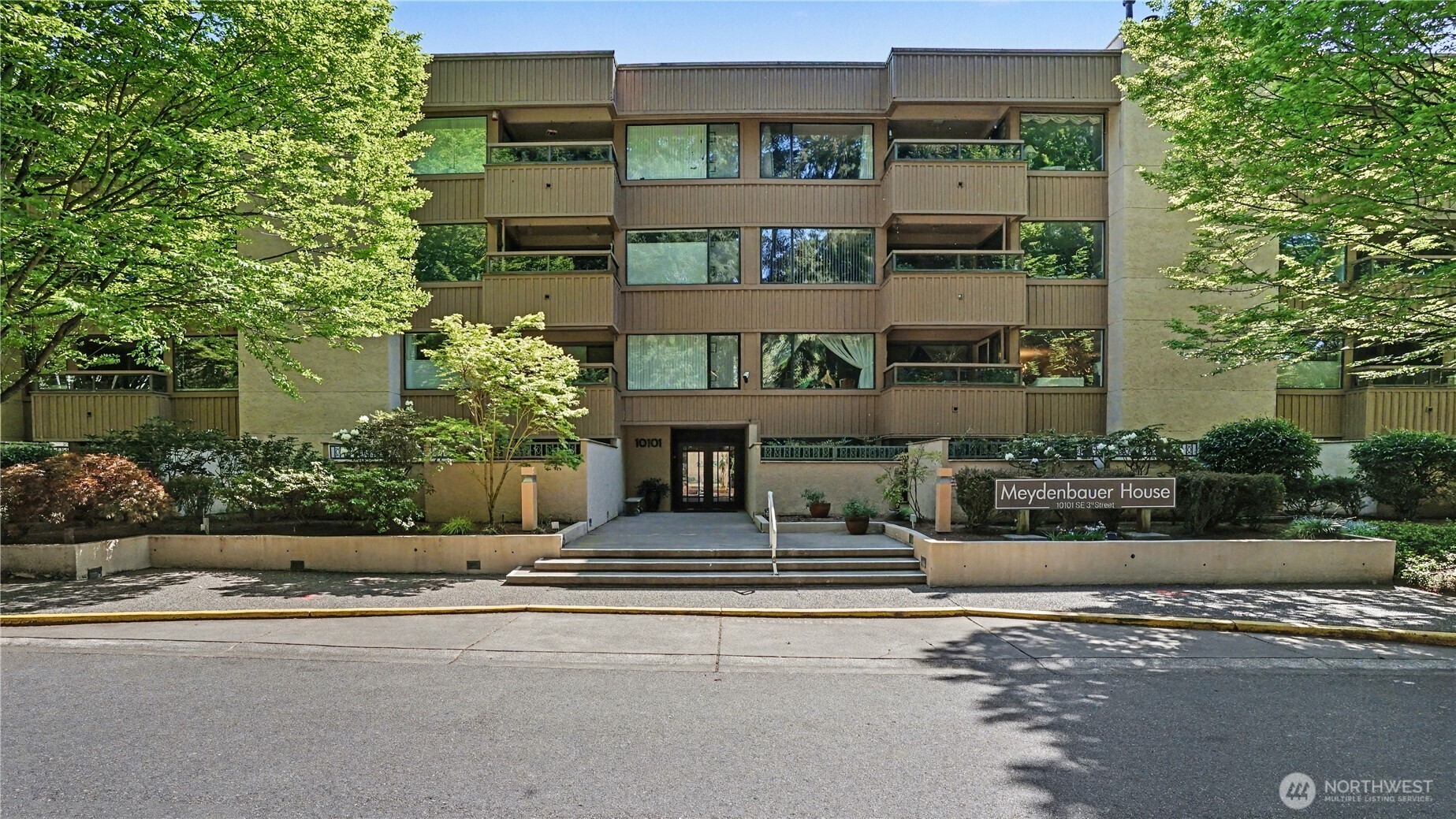 With a “Walkability” score of 89 to all the neighboring parks, Meydenbauer Bay waterfront, public transit, world-class shopping, and exceptional dining Downtown Bellevue has to offer!