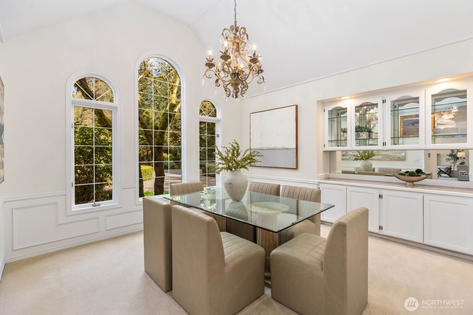 Dedicated formal dining room