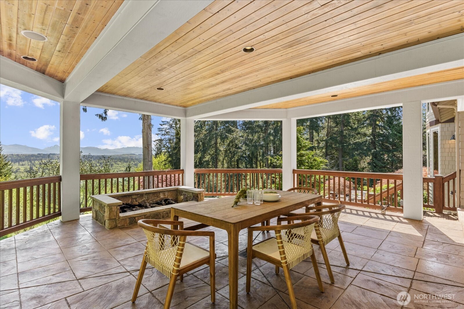 Covered entertainment area w/gas fireplace off kitchen